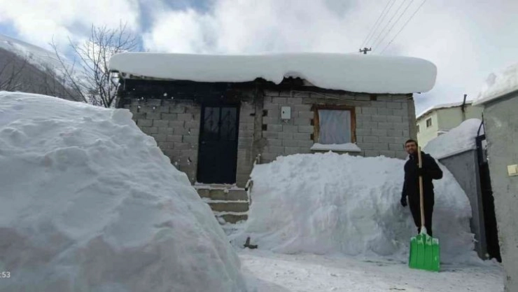 Kar Taşlıçayır'da görsel şölen oluşturdu