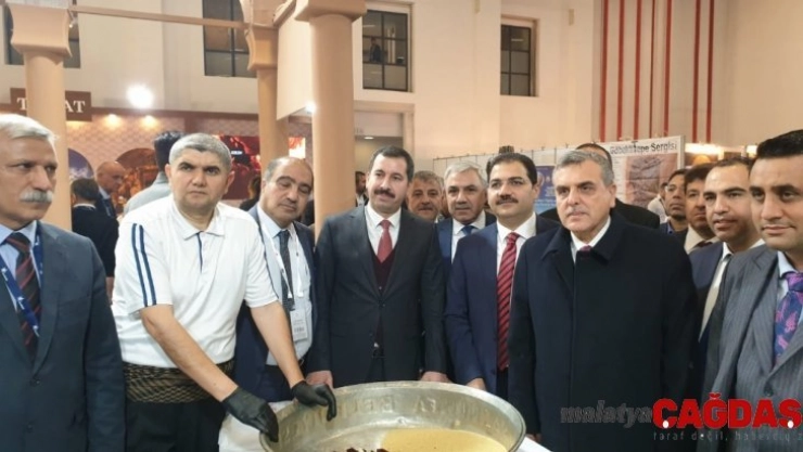 Karaköprü Belediyesi İzmir Fuarında yerini aldı