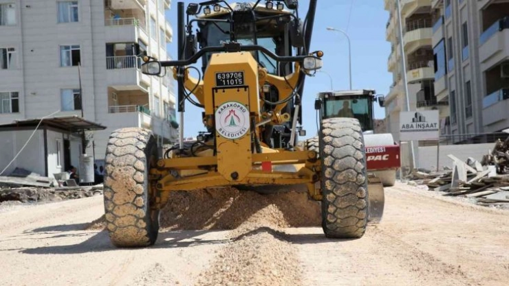 Karaköprü'de yeni yol açma mesaisi sürüyor