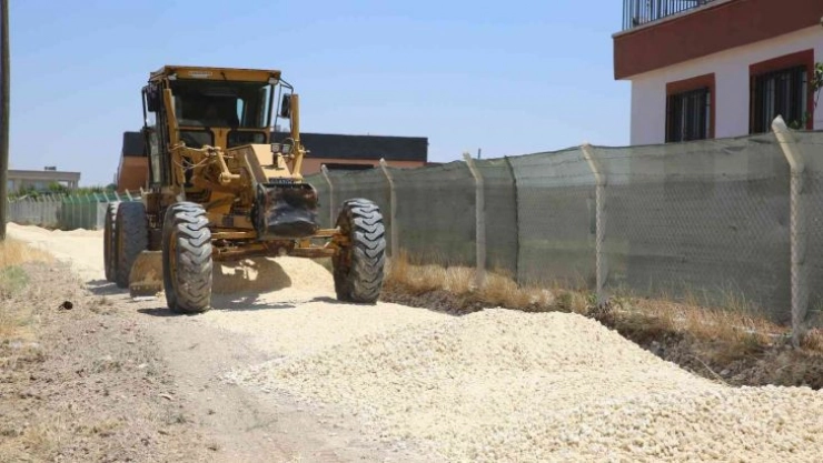 Karaköprü kırsalında stabilize yol çalışması