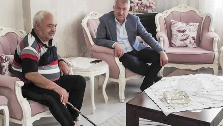 Karalar: 'Eli öpülesi gazimize saldırı kabul edilemez'