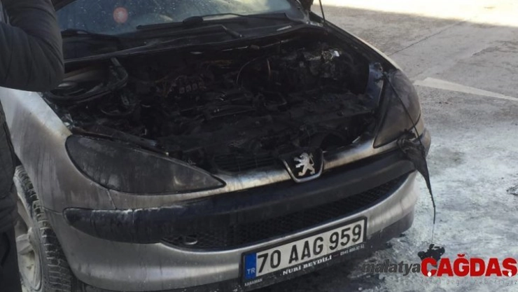 Karaman'da alev alan otomobil, kısa sürede söndürüldü