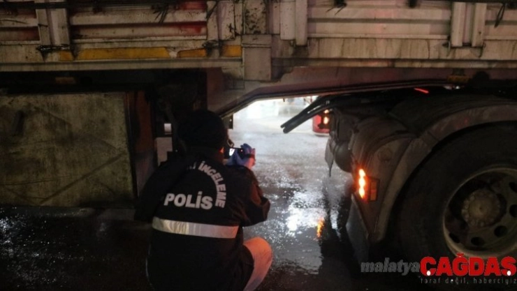 Karayolunda erkek cesedi bulundu