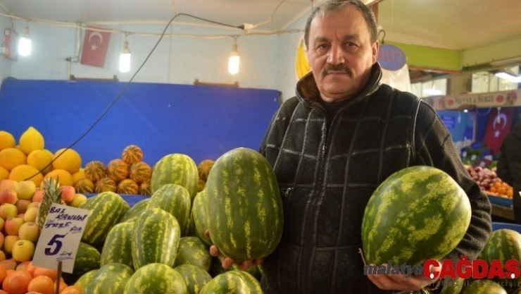Karpuz hala tezgahlardaki yerini koruyor