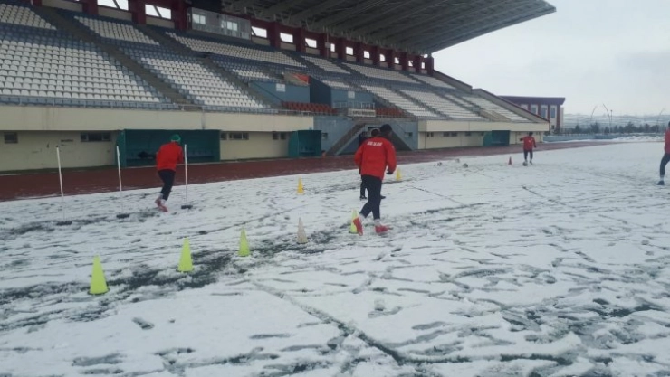 Kars 36 Spor kar altında çalıştı