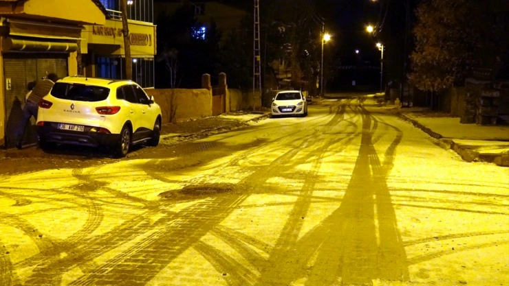 Kars'ta kar yağışı etkili oldu