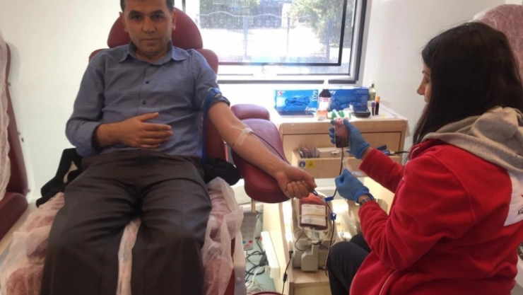 Kars'ta Kızılay'a kan bağışı