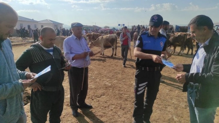 Kars'ta polisten sahte para uyarısı