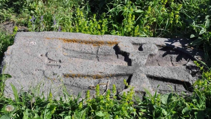 Kars'ta tarihi mezarlık yok oluyor