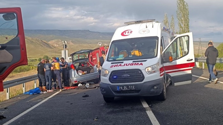 Kars'ta tır ile otomobilin çarpışması sonucu 1 kişi öldü