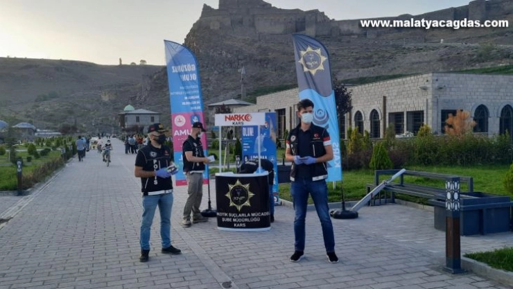 Kars'ta, uyuşturucuya karşı vatandaşlar bilgilendirildi