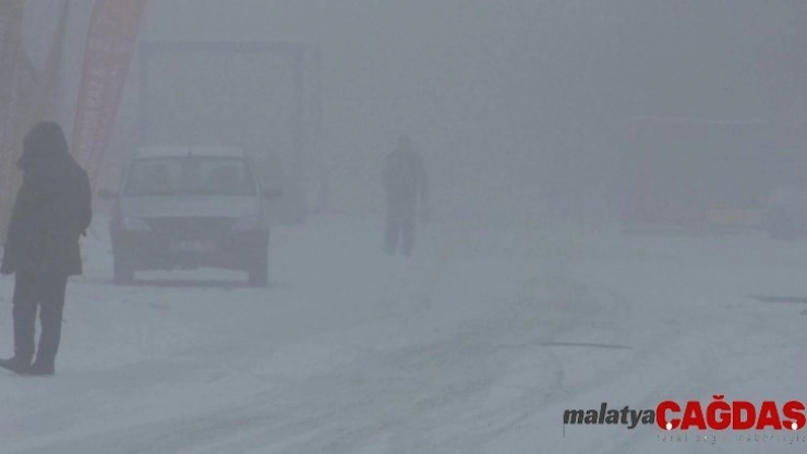 Kars'ta yoğun sis etkili oluyor