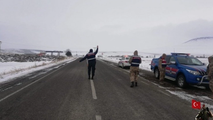 Kars'ta jandarmadan sahte plaka uygulaması