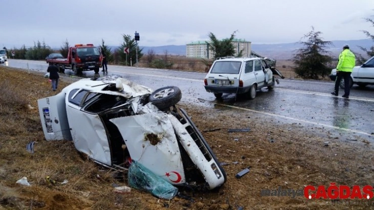 Kastamonu'da iki otomobil çarpıştı: 1 ölü, 2 yaralı