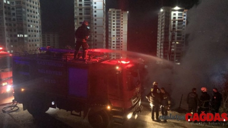 Kastamonu'da tek katlı ahşap ev yandı