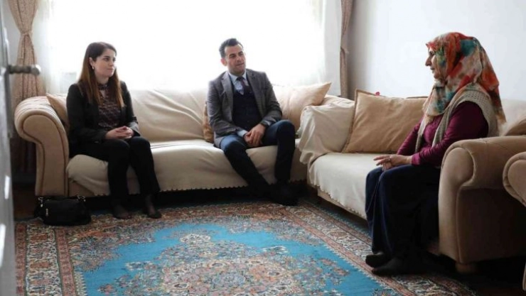 Kaymakam Beşikçi kapı kapı dolaşıp vatandaşı dinledi