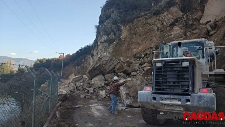 Kaymakam Yavuz, heyelan bölgesinde inceleme yaptı