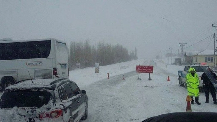 Kayseri-Malatya karayolu araç ulaşımına kapandı