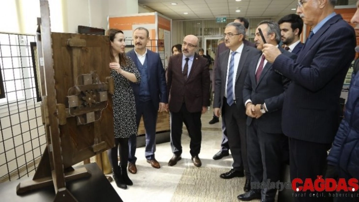 KAYÜ'de 'Türk-İslam Medeniyetinin Dünya Medeniyetlerine Katkıları' Konulu Panel Düzenlendi