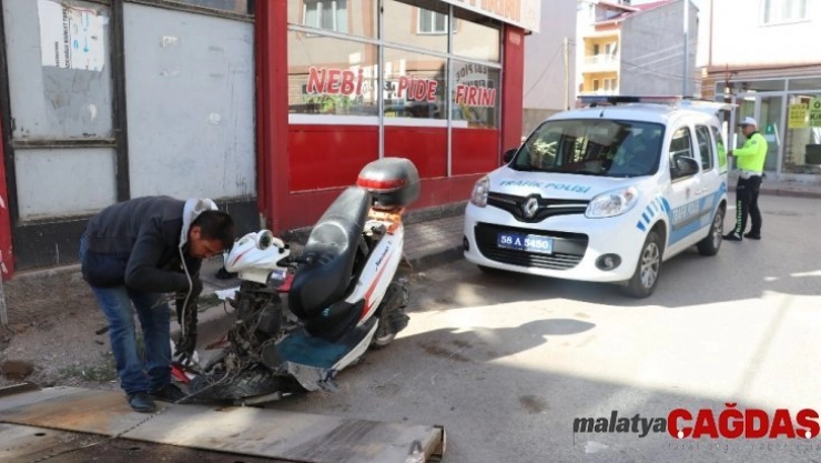 Kaza yaptı, motosikleti bırakıp kaçtı