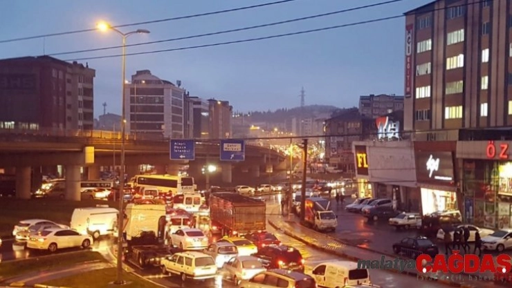 Kdz. Ereğli'de birçok caddede trafik kilitlendi