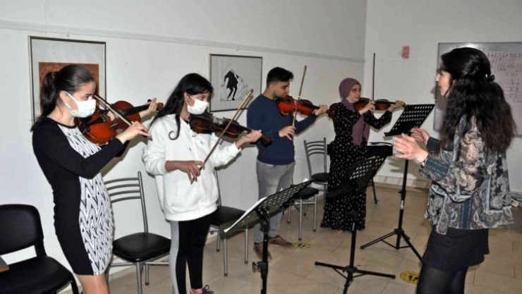 Keman kursuna yoğun ilgi