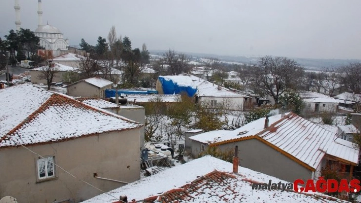 Keşan'da mevsimin ilk karı düştü