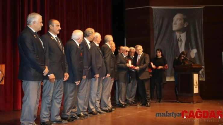 Kıbrıs Gazileri 45 yıl sonra madalya ve beraat belgelerine kavuştu