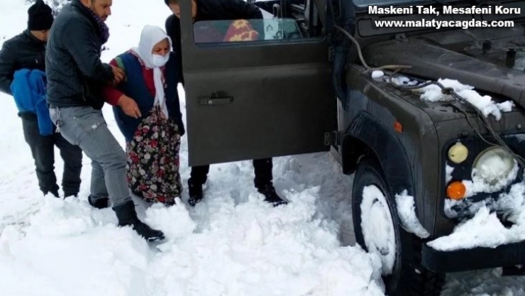 Kıbrıs gazisi ve eşinin yardımına jandarma yetişti