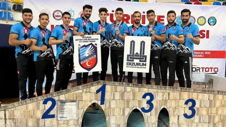 Kick boksa dadaş damgası