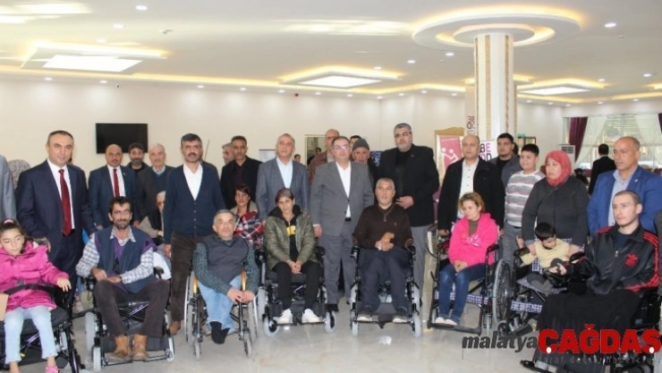 Kilis'te engellilere tekerlekli sandalye dağıtıldı