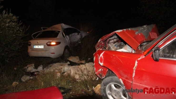 Kilis'te iki otomobil çarpıştı: 4 yaralı