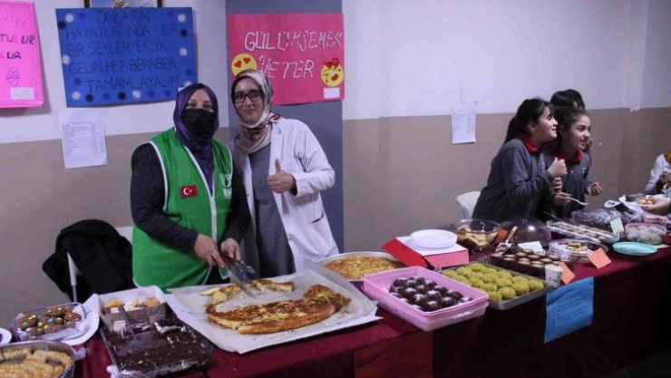 Kimsesiz çocuklar yararına hayır çarşısı