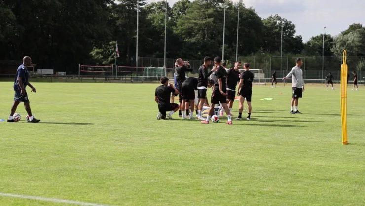 Kırmızı-Beyazlılar Arnhem'de Sahaya İndi
