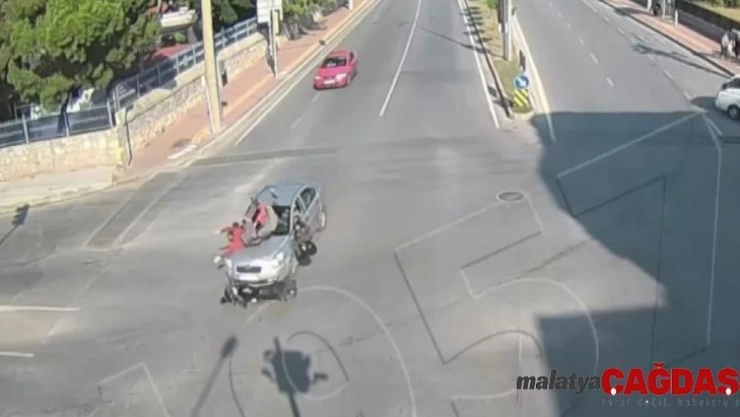 Kırmızı ışıkta dehşet anları kamerada...Böyle havaya savruldular