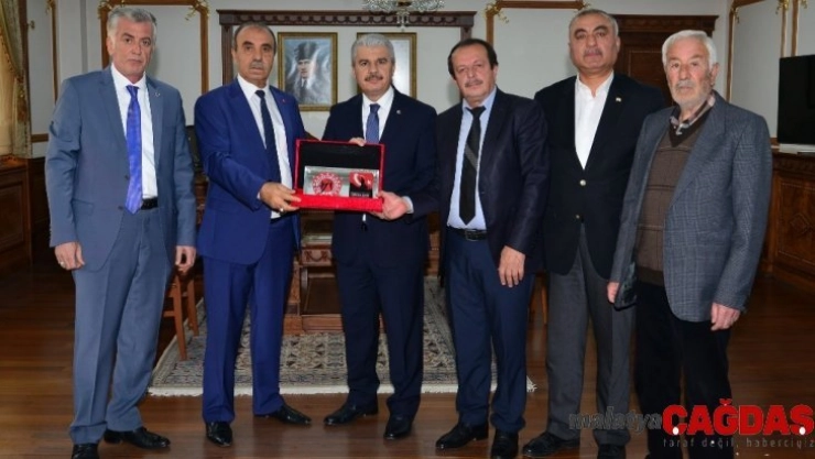 Kırşehir Anadolu Şehit Aileleri Derneği Yöneti Vali Akın'ı  Ziyaret etti