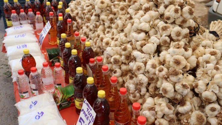 Kış Hazırlıkları Başladı: Vatandaş Turşuluk İçin Pazara Akın Etti