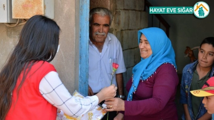 Kızılay'dan annelere sürpriz hediyeler