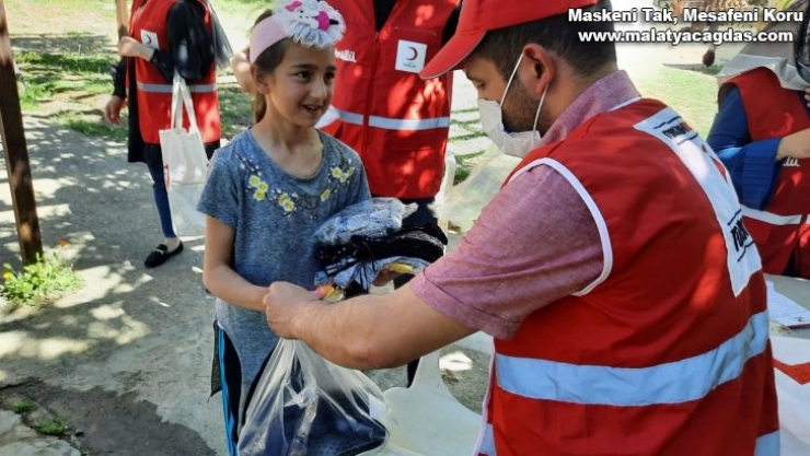 Kızılay'dan erken bayram coşkusu
