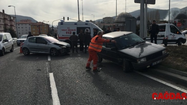 Kızılcahamam ilçesi hastane kavşağında trafik kazası meydana geldi