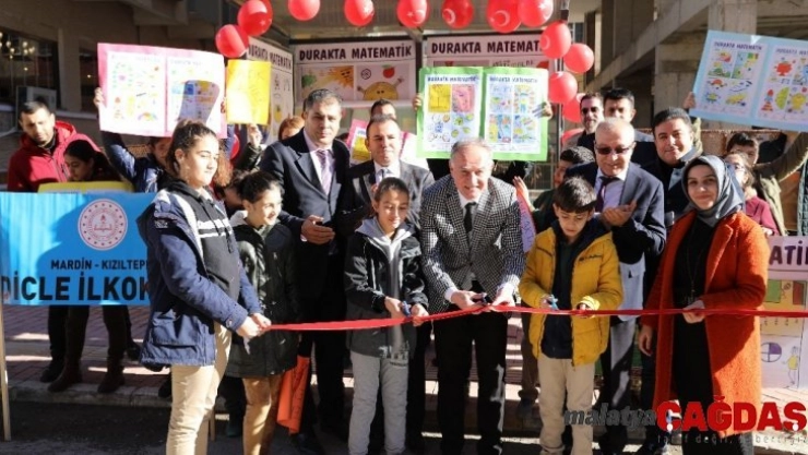 Kızıltepe'de otobüs duraklarına matematiği sevdirecek afişler asıldı
