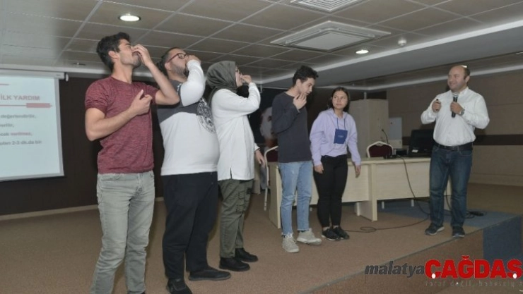 KMÜ'de aşçılık öğrencilerine ilk yardım eğitimi
