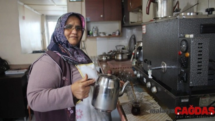 Kocasına yardım için geldiği sanayide 10 yıldır çay ocağı işletiyor
