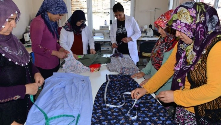 Konak'ta biçki-dikiş kursuna ilgi