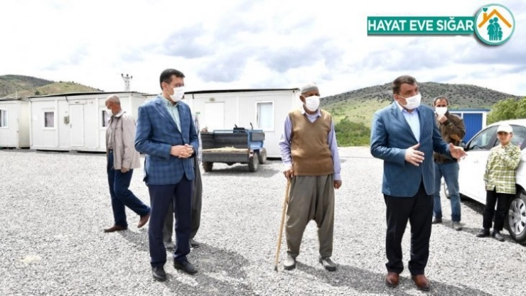 Konteyner kentte yaşayan depremzedeler ziyaret edildi