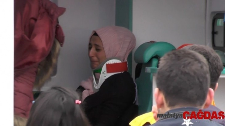 Konya'da hafif ticari araç ile tır çarpıştı: 4 yaralı