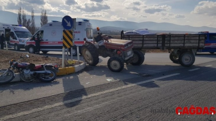 Konya'da motosikletle traktör çarpıştı: 1 ölü, 1 yaralı