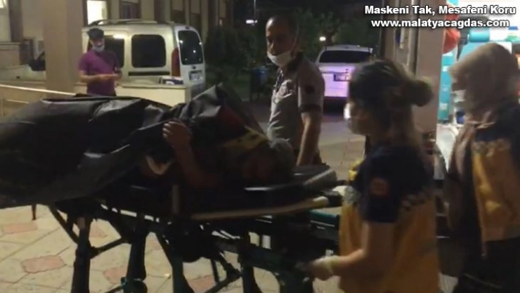 Köpeğe çarpmamak için manevra yaptı, araç şarampole devrildi: 3 yaralı