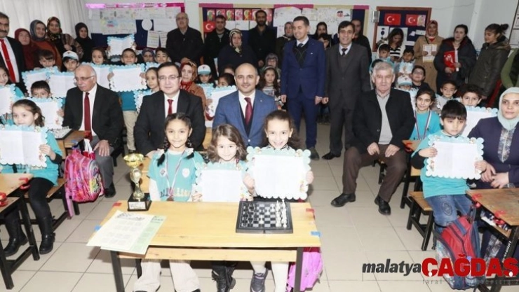 Körfez'de öğrenciler karne heyecanı yaşadı