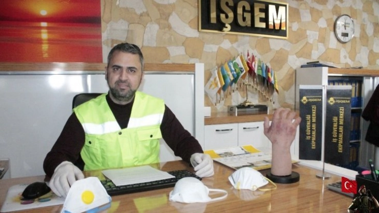 Tıbbı eldiven ve tulumu da karaborsaya düşürdü